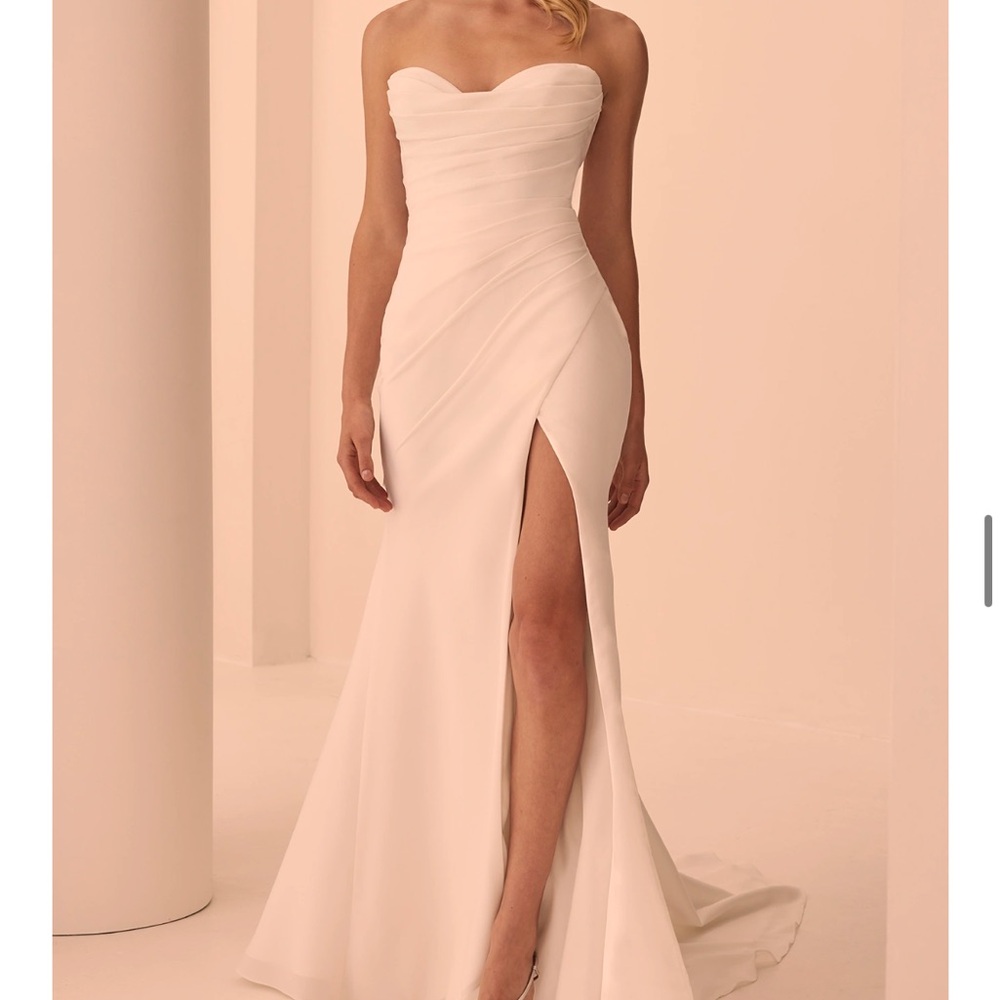 New With Tags Mikaella Bridal M2506 Strapless Wedding Dress with or without veil